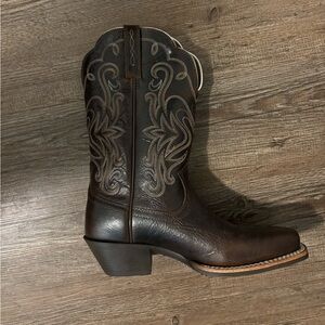 Ariat Round Up Square Toe Western Boot.